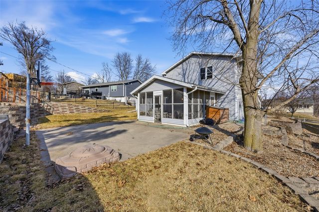 3015 Circle Hill Court NE, Cedar Rapids, IA 52402