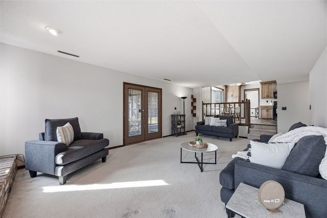 3015 Circle Hill Court NE, Cedar Rapids, IA 52402