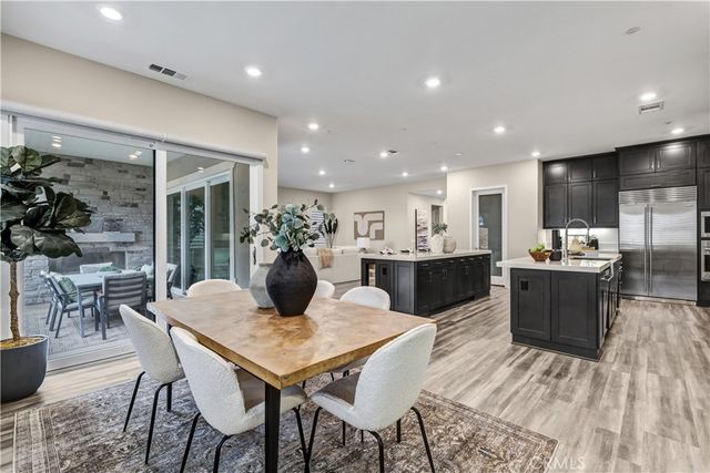 74 Iluna, Irvine, CA 92618