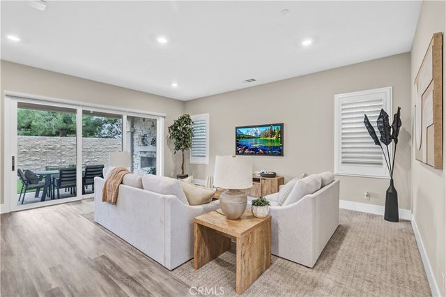 74 Iluna, Irvine, CA 92618