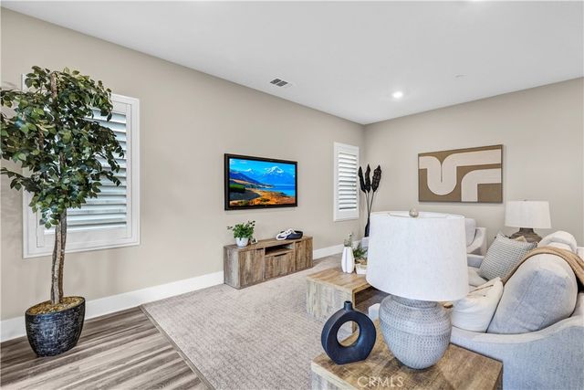 74 Iluna, Irvine, CA 92618