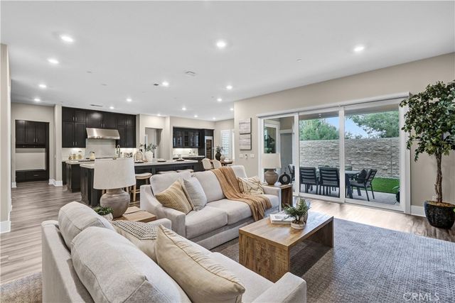 74 Iluna, Irvine, CA 92618