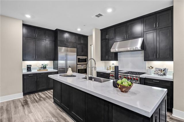 74 Iluna, Irvine, CA 92618