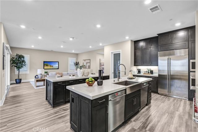 74 Iluna, Irvine, CA 92618