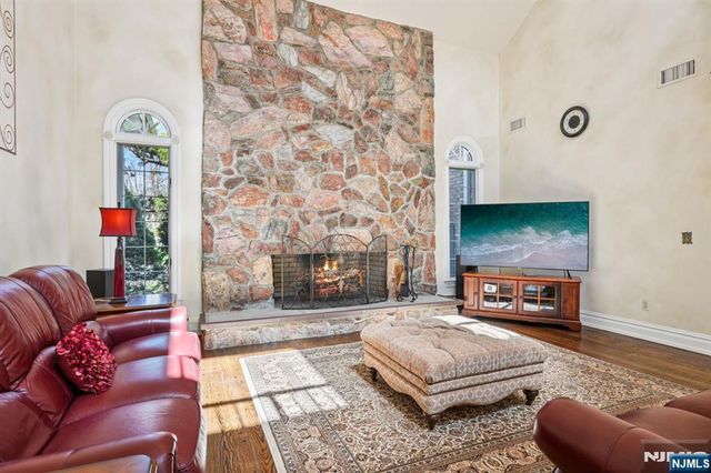 416 Devonshire Drive, Franklin Lakes, NJ 07417