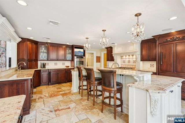 416 Devonshire Drive, Franklin Lakes, NJ 07417