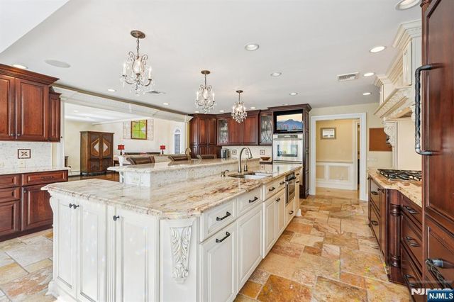 416 Devonshire Drive, Franklin Lakes, NJ 07417