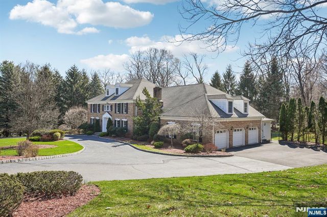 416 Devonshire Drive, Franklin Lakes, NJ 07417