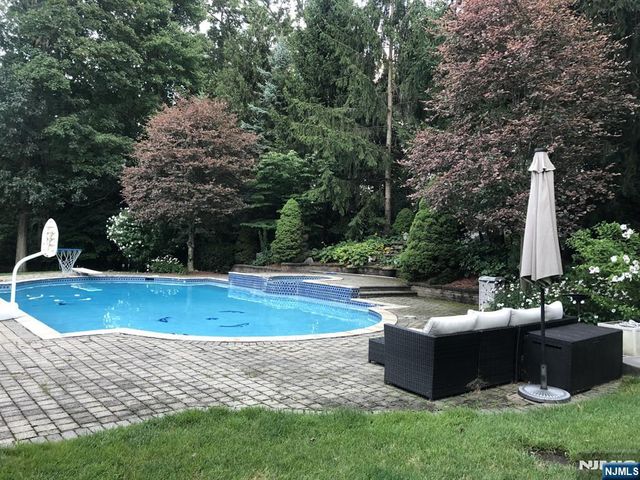 416 Devonshire Drive, Franklin Lakes, NJ 07417