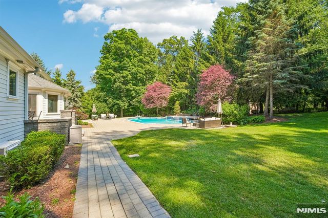 416 Devonshire Drive, Franklin Lakes, NJ 07417