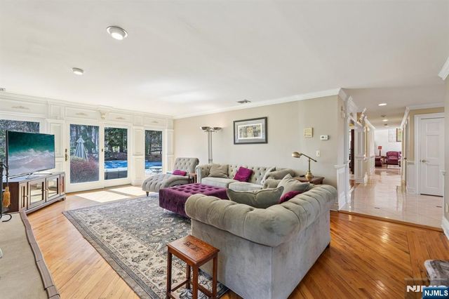 416 Devonshire Drive, Franklin Lakes, NJ 07417