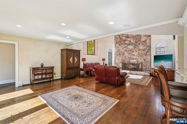 416 Devonshire Drive, Franklin Lakes, NJ 07417