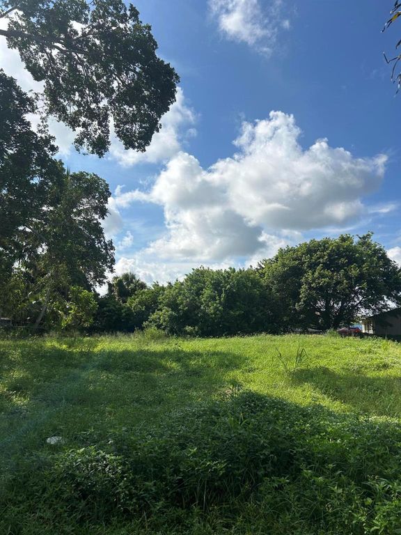 4896 Alberta Avenue, West Palm Beach, FL 33417