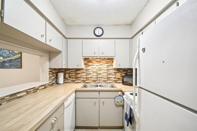 1214 Hi Stirrup 100, Horseshoe Bay, TX 78657