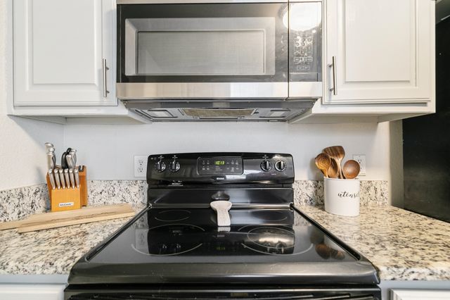 1103 Vintage Avenue, Gainesville, TX 76240