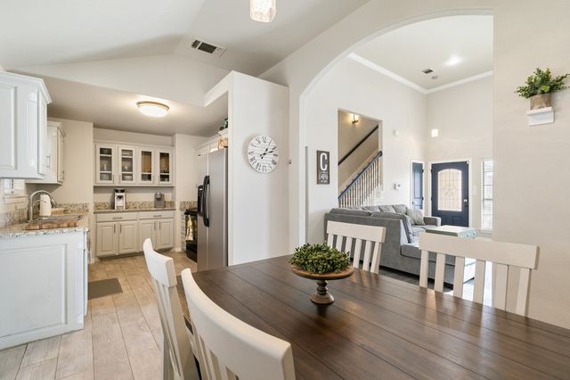 1103 Vintage Avenue, Gainesville, TX 76240