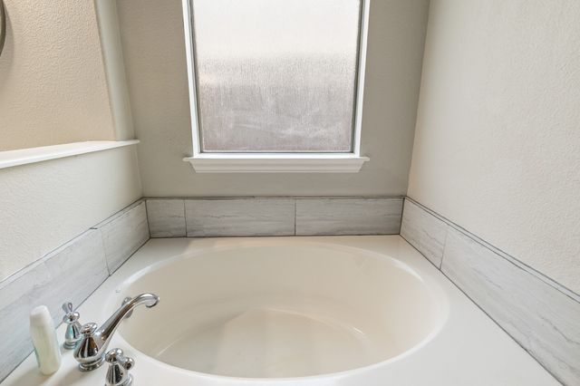 1103 Vintage Avenue, Gainesville, TX 76240