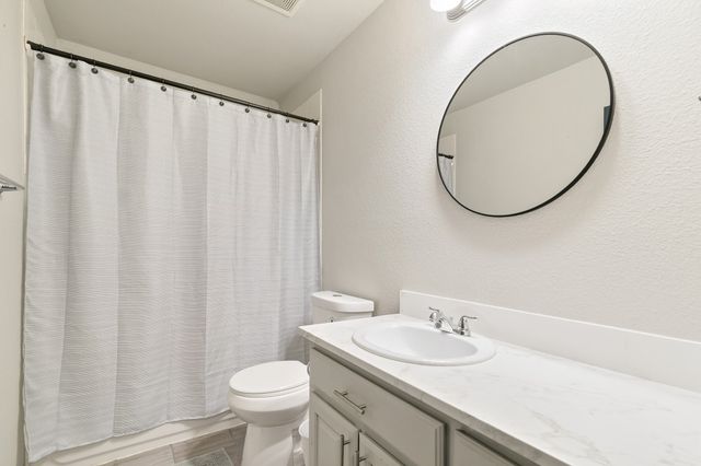 1103 Vintage Avenue, Gainesville, TX 76240