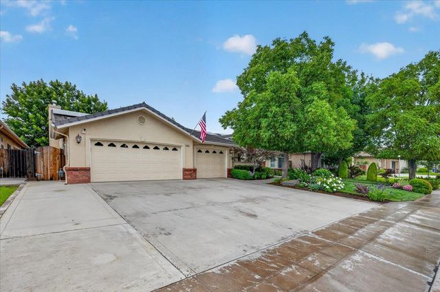 2831 Indianapolis Avenue, Clovis, CA 93611