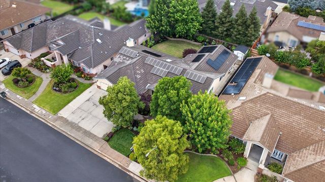 2831 Indianapolis Avenue, Clovis, CA 93611