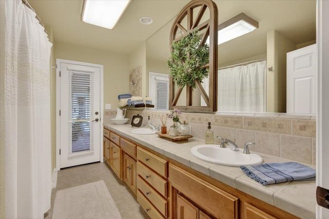 2831 Indianapolis Avenue, Clovis, CA 93611
