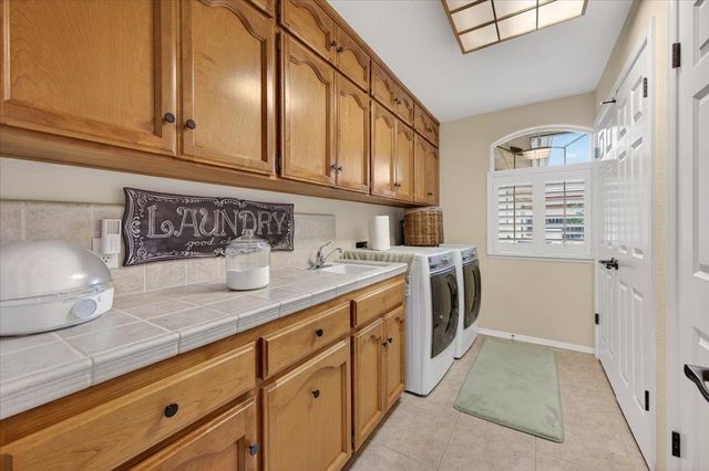 2831 Indianapolis Avenue, Clovis, CA 93611