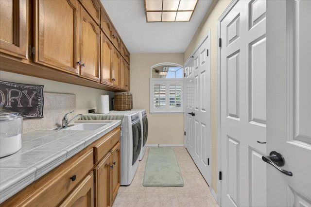 2831 Indianapolis Avenue, Clovis, CA 93611