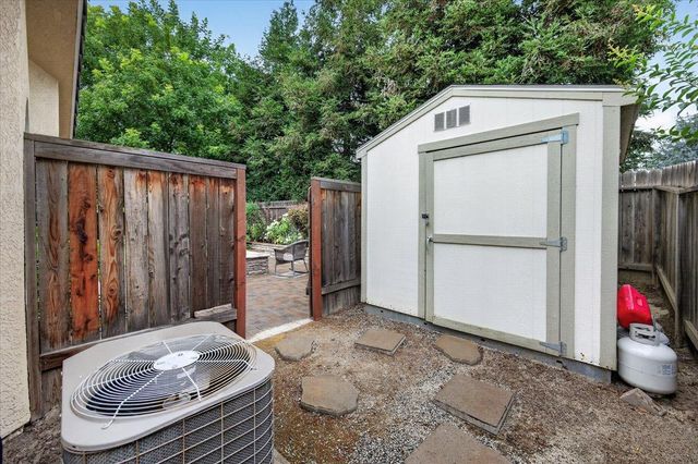 2831 Indianapolis Avenue, Clovis, CA 93611