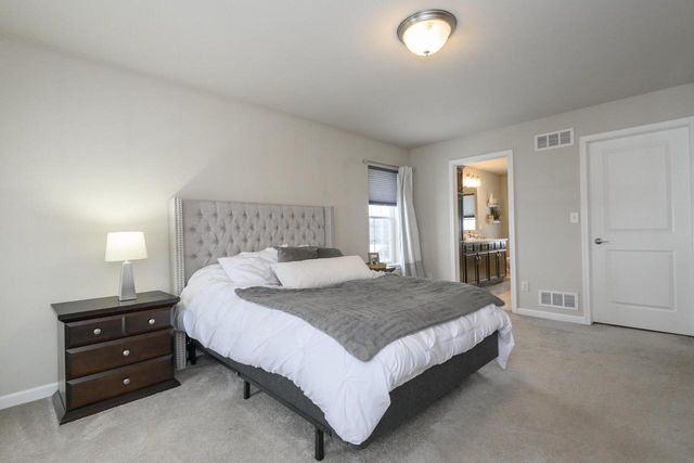 3513 Olde Howell ROAD, Waukesha, WI 53188