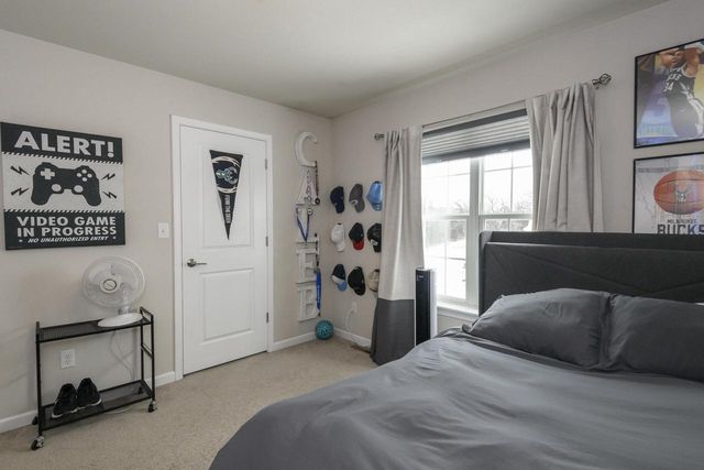 3513 Olde Howell ROAD, Waukesha, WI 53188