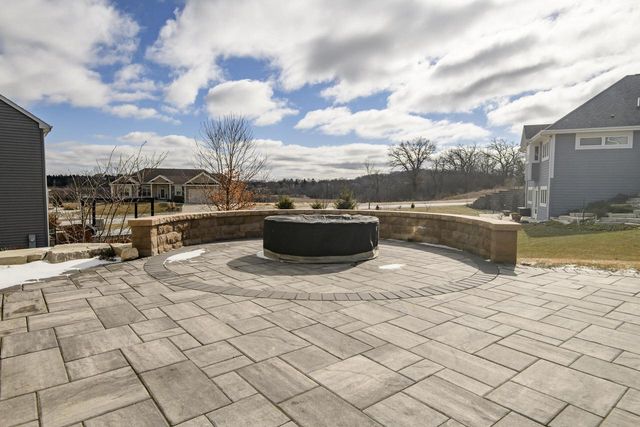 3513 Olde Howell ROAD, Waukesha, WI 53188