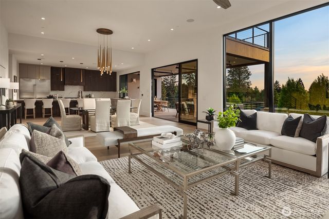 1032 89th Avenue NE, Bellevue, WA 98004