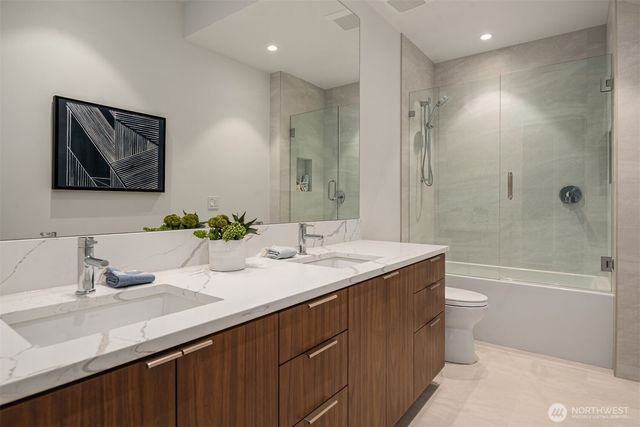 1032 89th Avenue NE, Bellevue, WA 98004