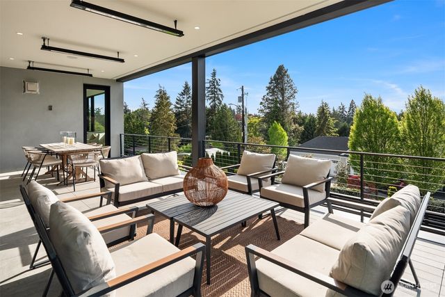 1032 89th Avenue NE, Bellevue, WA 98004