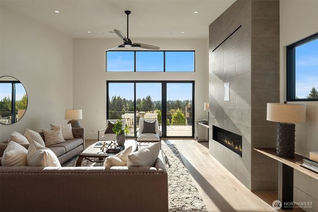 1032 89th Avenue NE, Bellevue, WA 98004