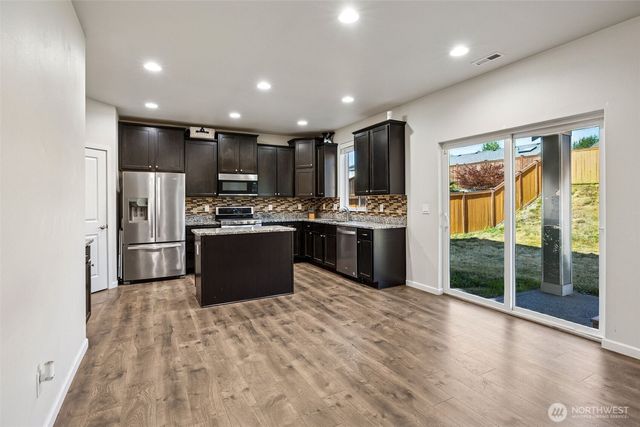 13829 67th Avenue E, Puyallup, WA 98373