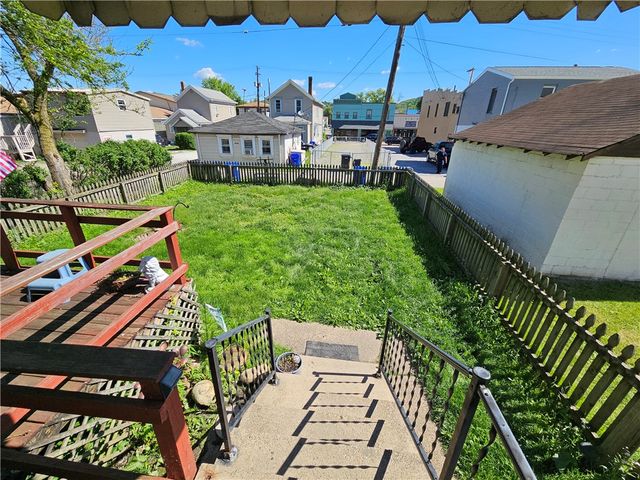 1327 Pacific Ave, Monaca, PA 15061