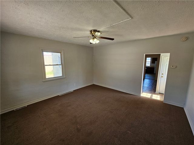 1327 Pacific Ave, Monaca, PA 15061