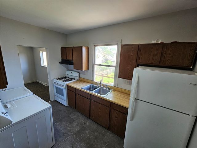 1327 Pacific Ave, Monaca, PA 15061