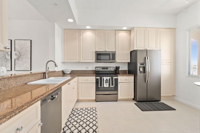 14 Harbour Isle Drive W Ph01, Fort Pierce, FL 34949