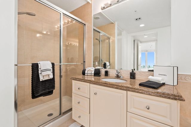 14 Harbour Isle Drive W Ph01, Fort Pierce, FL 34949