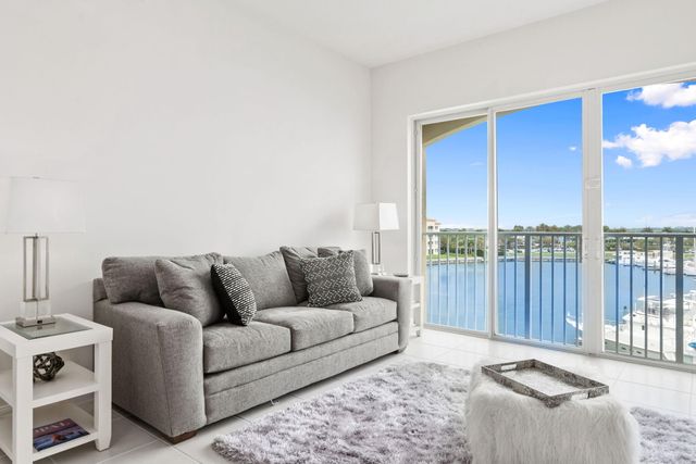 14 Harbour Isle Drive W Ph01, Fort Pierce, FL 34949