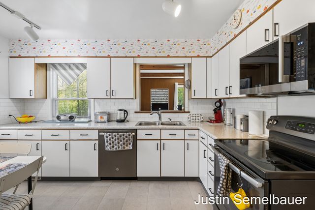 2248 Elliott Street Se, City Of Grand Rapids, MI 49506