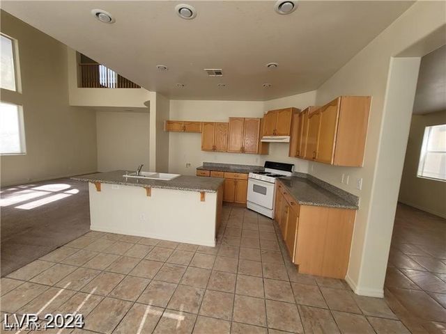 7817 Falconwing Avenue, Las Vegas, NV 89131