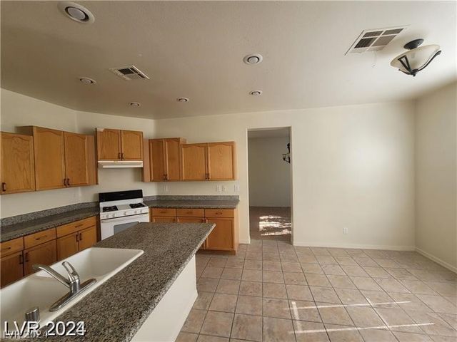 7817 Falconwing Avenue, Las Vegas, NV 89131
