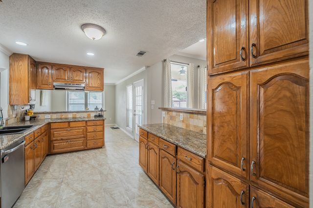 2720 Cedar Springs Court, Bedford, TX 76021