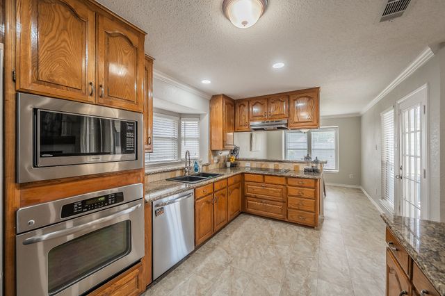 2720 Cedar Springs Court, Bedford, TX 76021