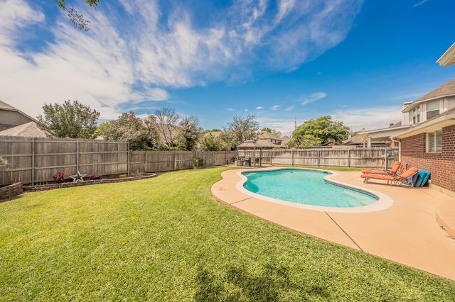 2720 Cedar Springs Court, Bedford, TX 76021