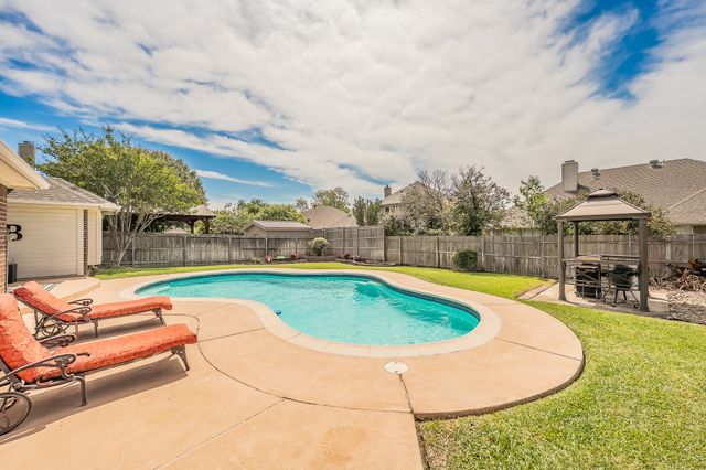 2720 Cedar Springs Court, Bedford, TX 76021