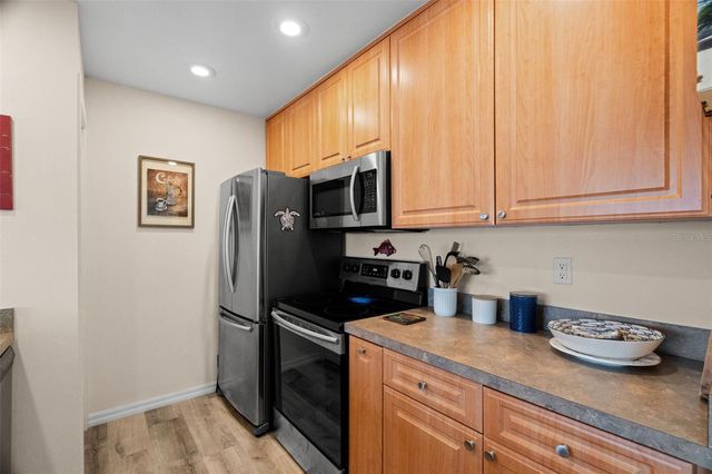 377 MOORINGS COVE DRIVE 9H, Tarpon Springs, FL 34689